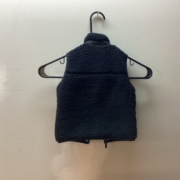 Columbia Toddler Reversible Black Sherpa Vest - 2T - Picture 2 of 4